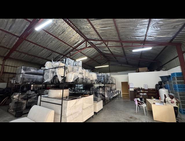 2,500M² WAREHOUSE FOR SALE IN WYNBERG